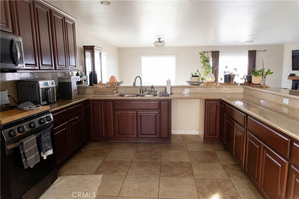 12072 Pacific Property Photo 2