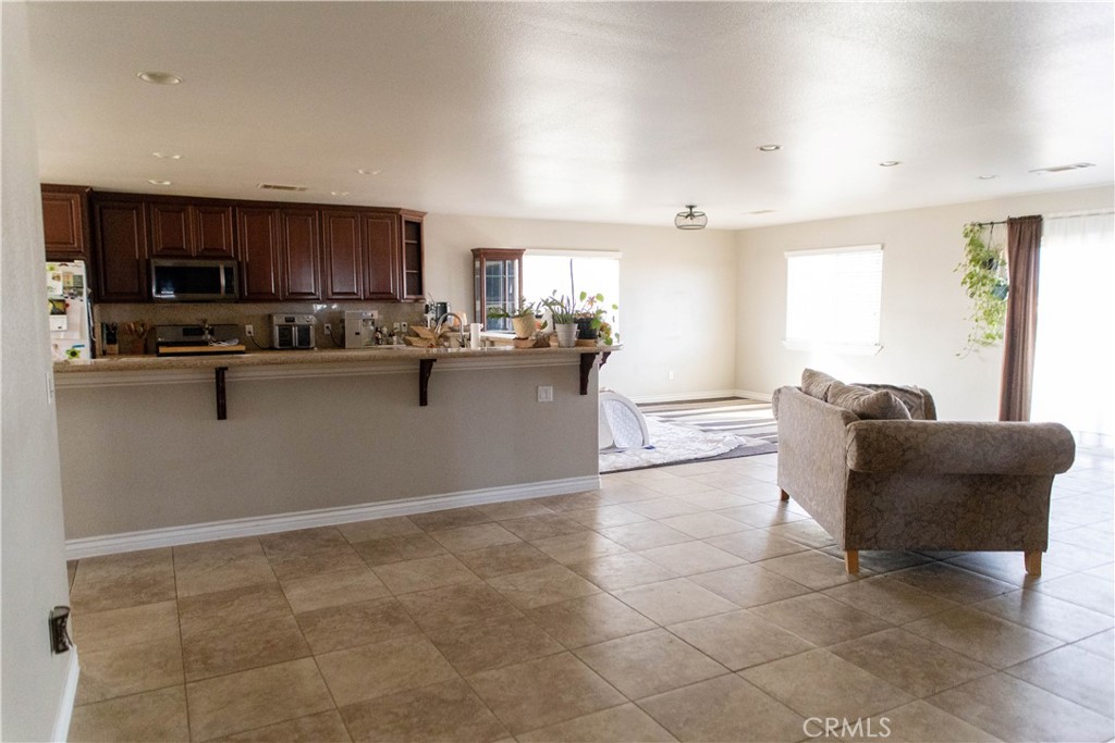 12072 Pacific Property Photo 3