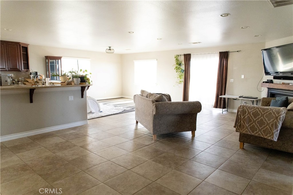 12072 Pacific Property Photo 6