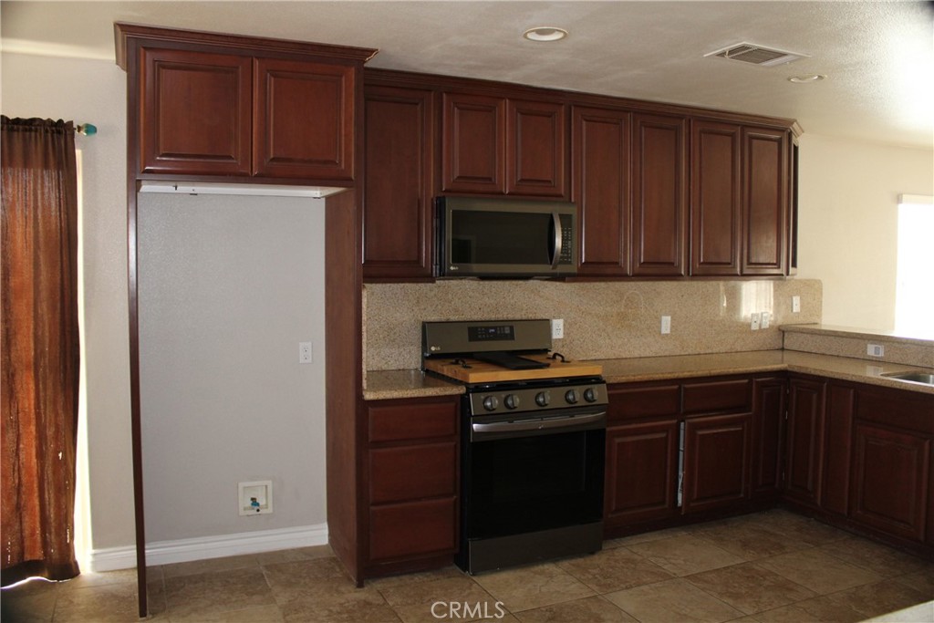 12072 Pacific Property Photo 10