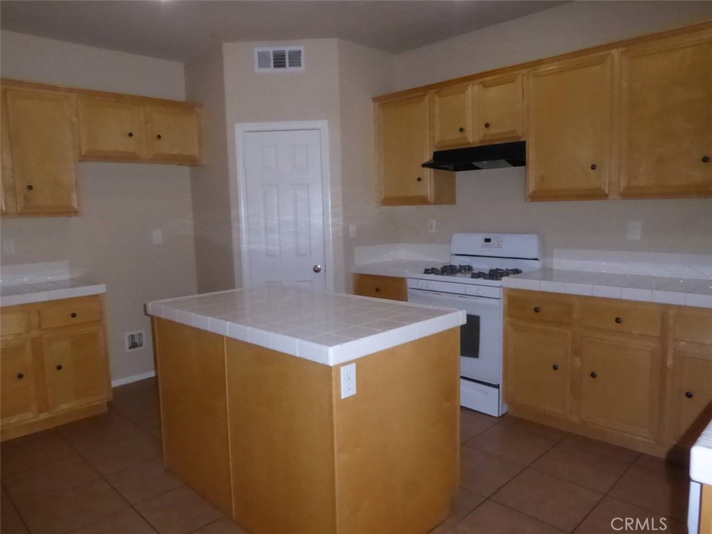 8906 Gentian Property Photo 5