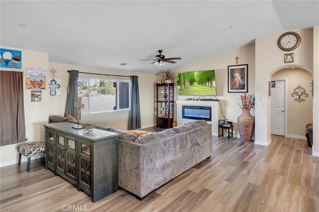 11374 Desert View Property Photo 5