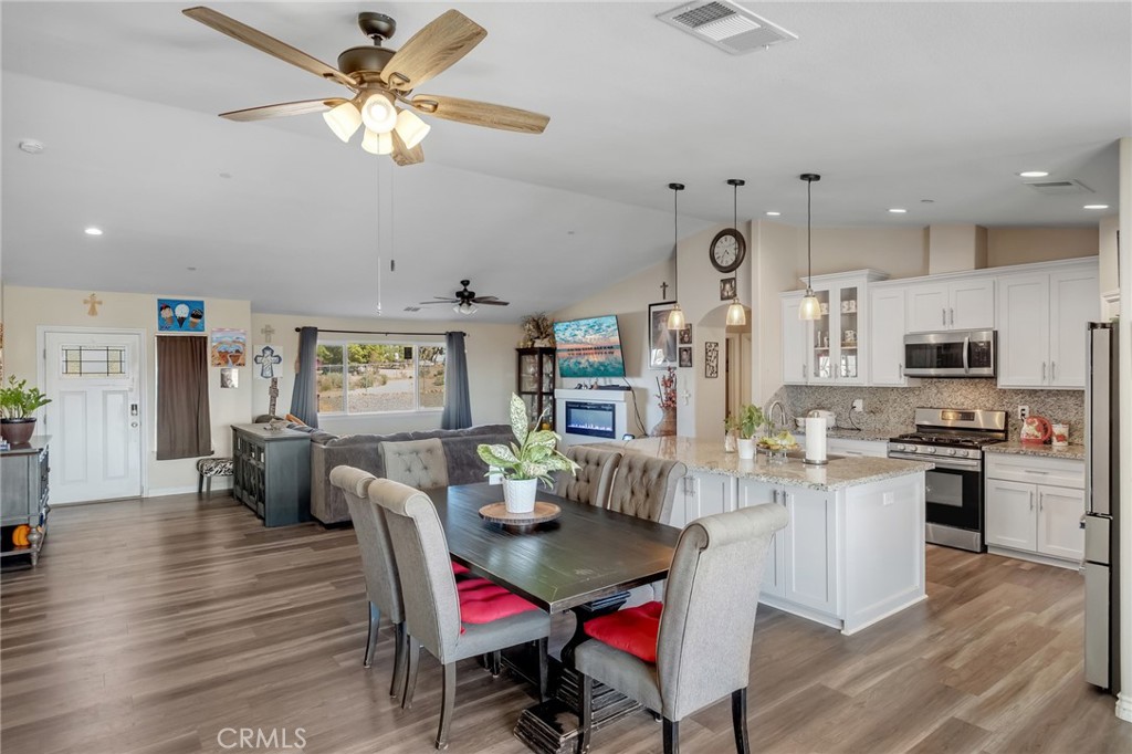 11374 Desert View Property Photo 7