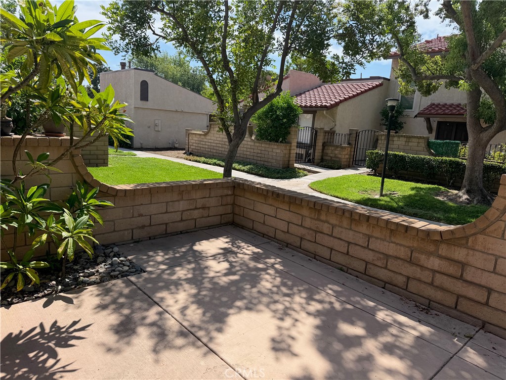 9827 Ladera Court Property Photo 4