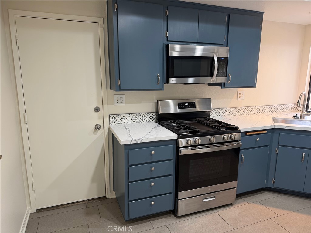 9827 Ladera Court Property Photo 11