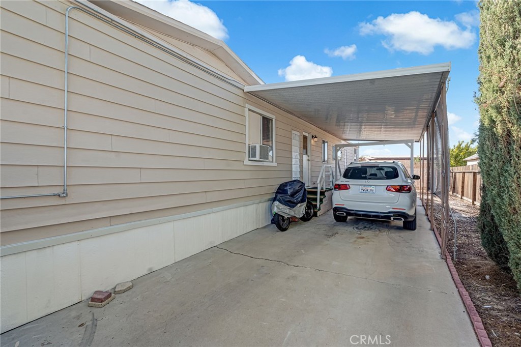 13962 Riviera Property Photo 3