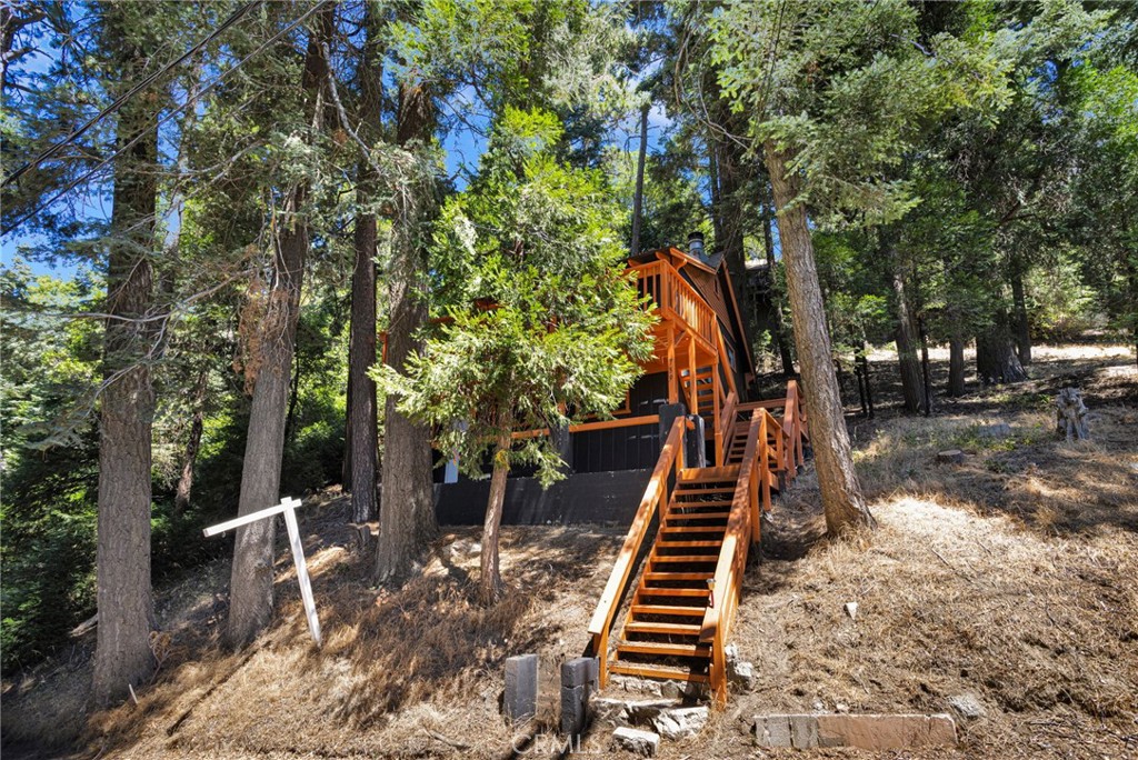 739 Lake Drive Property Photo 3