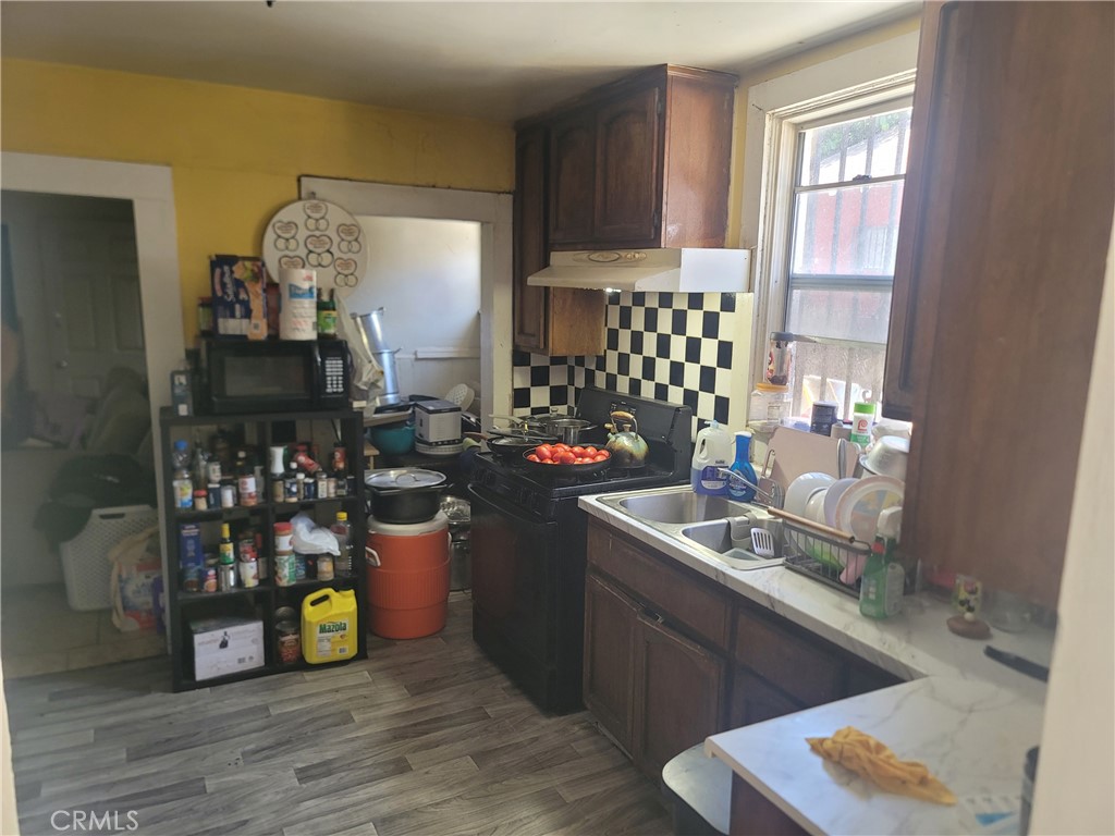 632 E 45th Property Photo 14