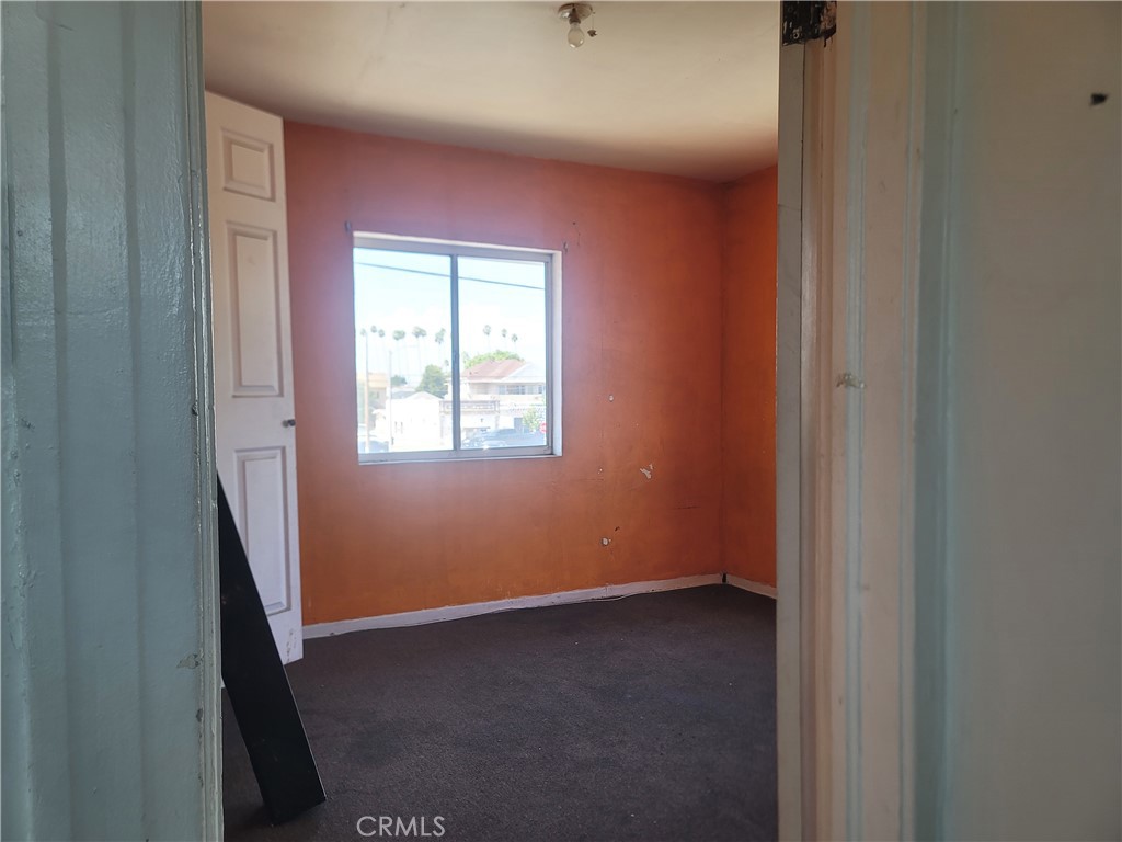 632 E 45th Property Photo 21
