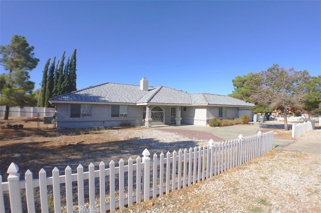 18296 Fairburn Property Photo 1