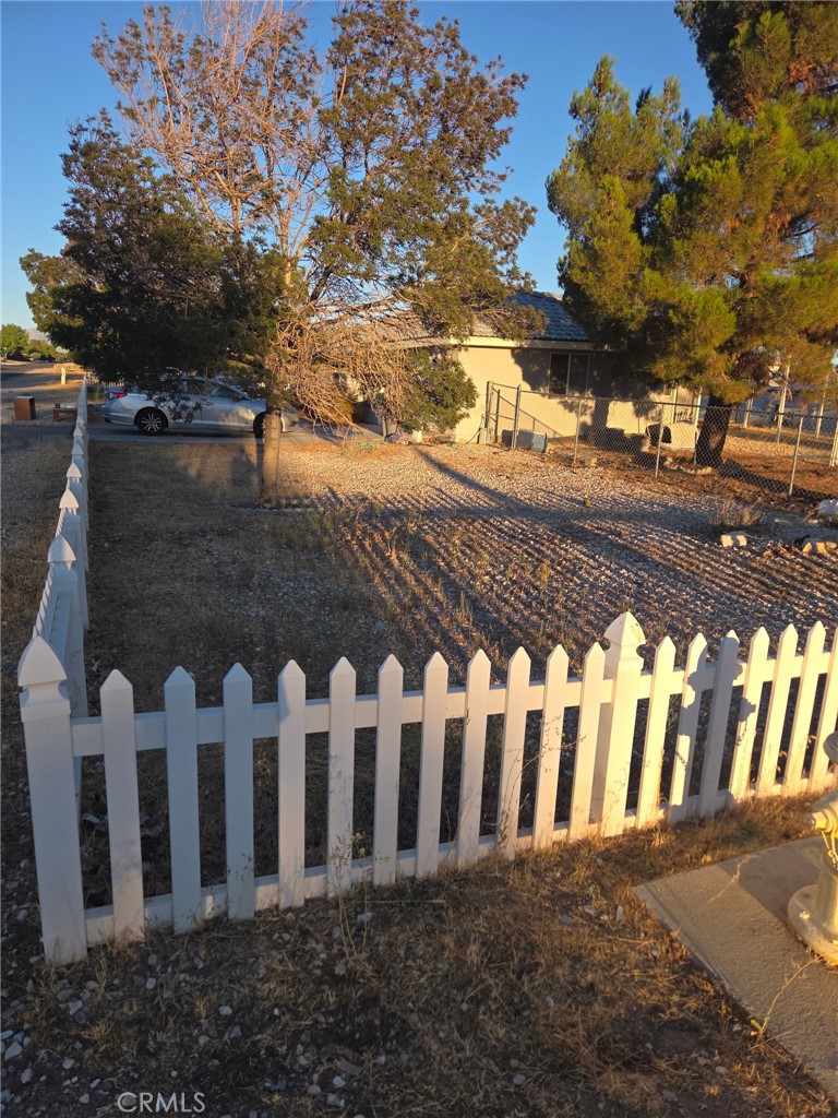 18296 Fairburn Property Photo 2