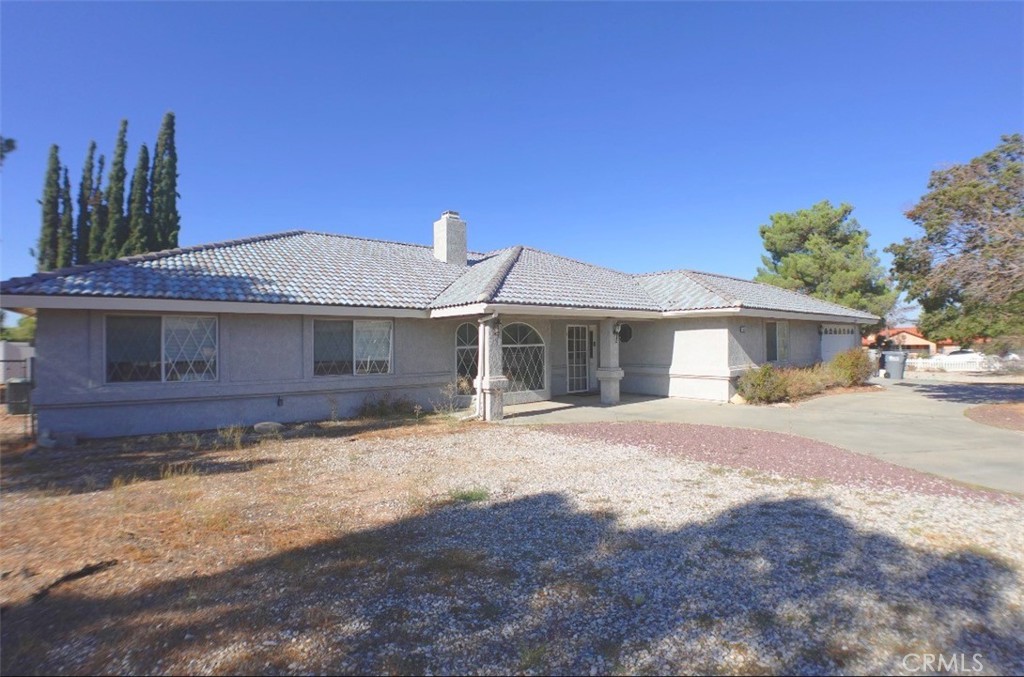 18296 Fairburn Property Photo 2