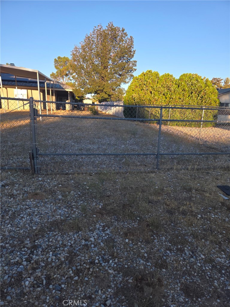 18296 Fairburn Property Photo 4