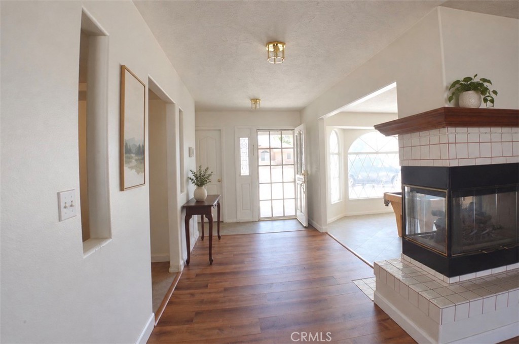 18296 Fairburn Property Photo 4