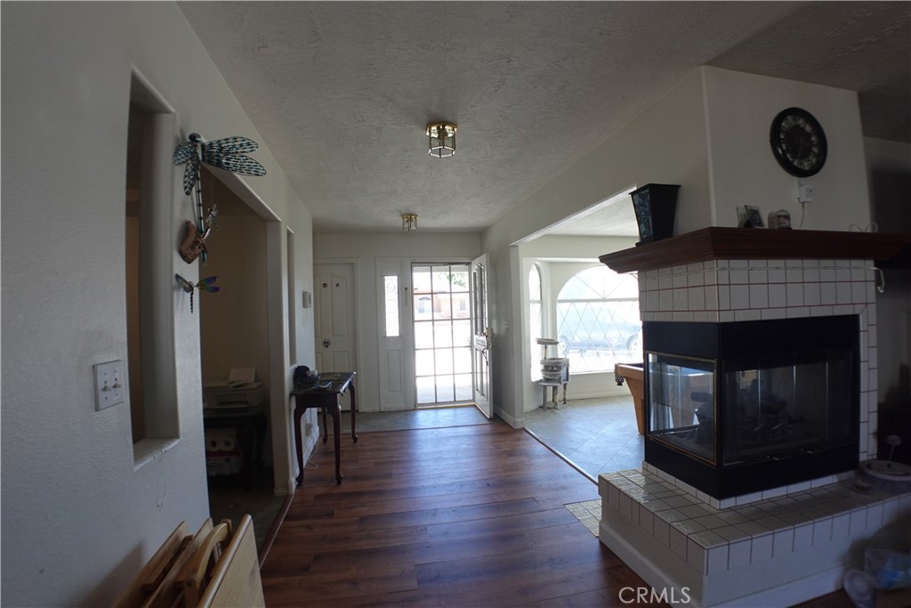 18296 Fairburn Property Photo 5