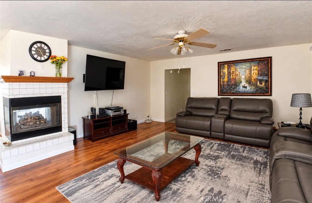 18296 Fairburn Property Photo 7