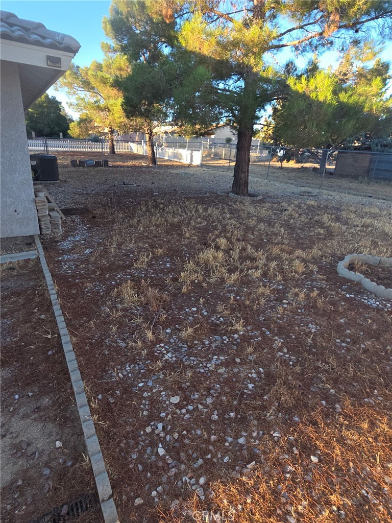 18296 Fairburn Property Photo 8