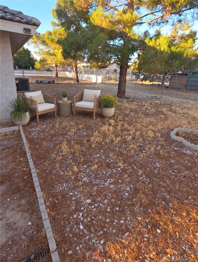 18296 Fairburn Property Photo 9