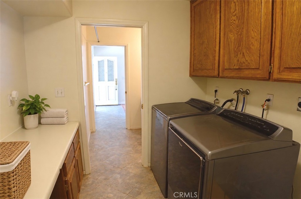 18296 Fairburn Property Photo 13