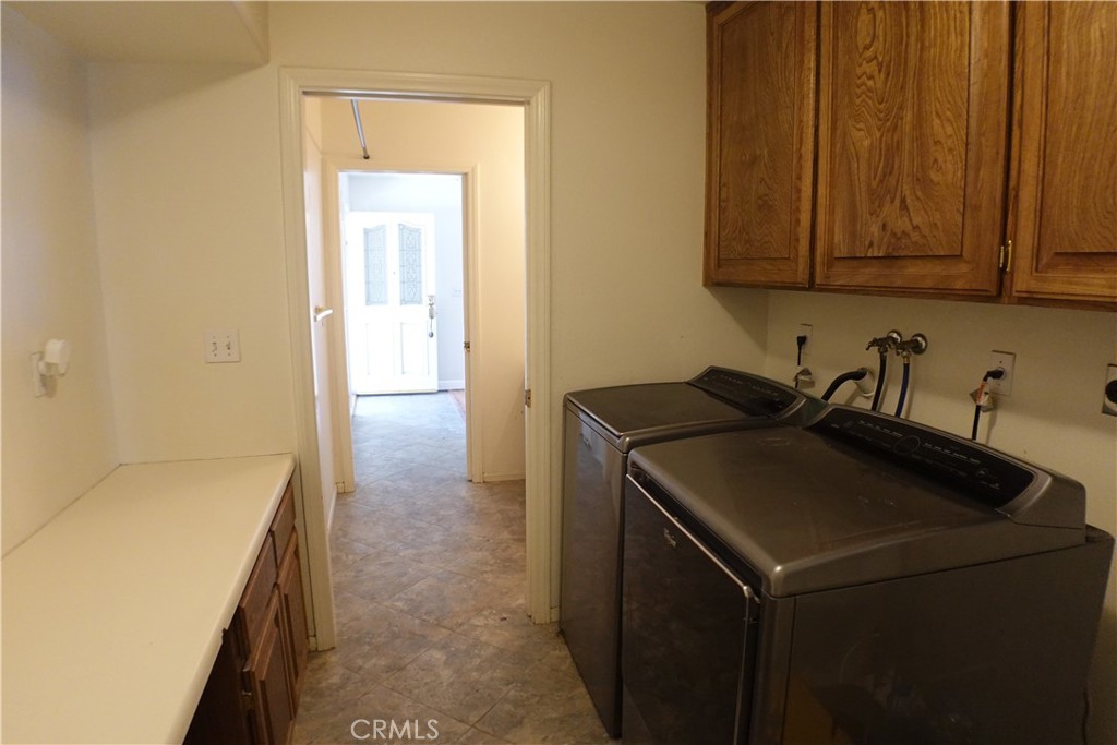 18296 Fairburn Property Photo 17