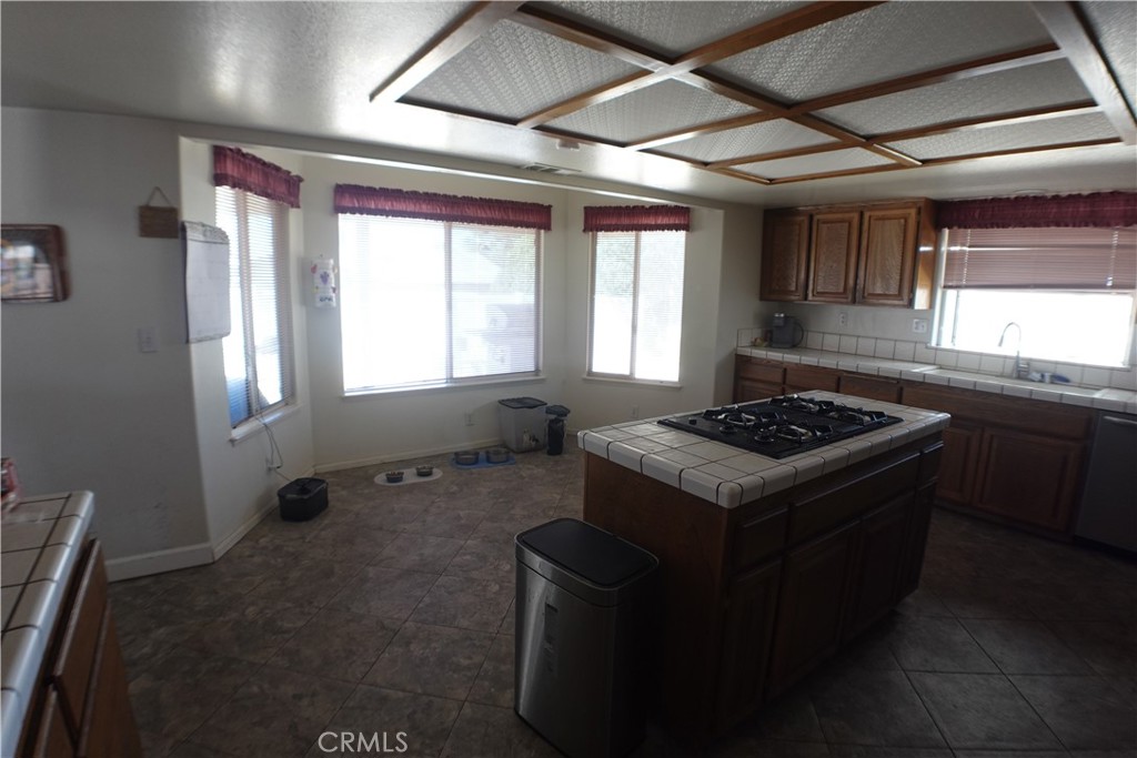 18296 Fairburn Property Photo 22