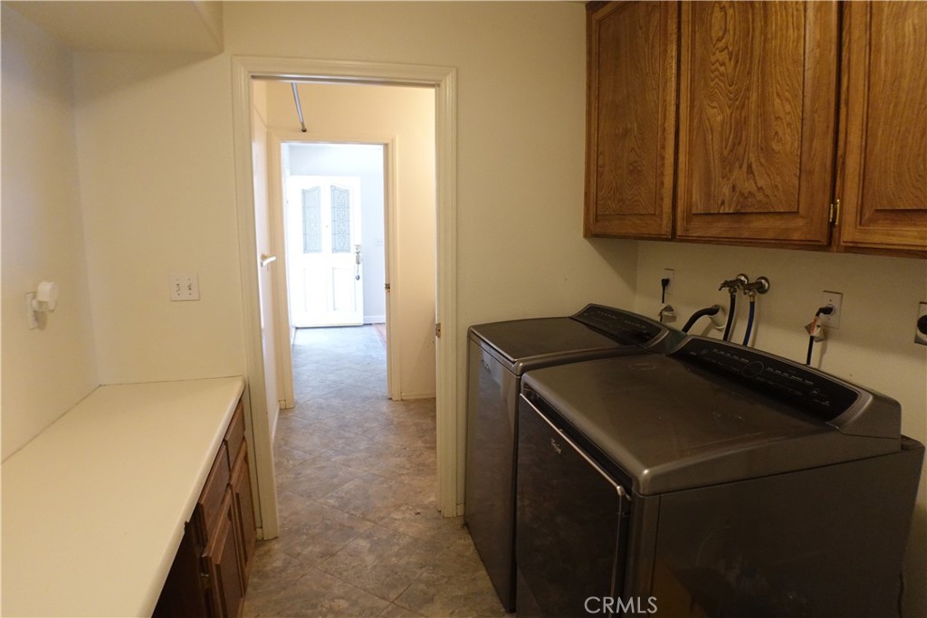 18296 Fairburn Property Photo 22