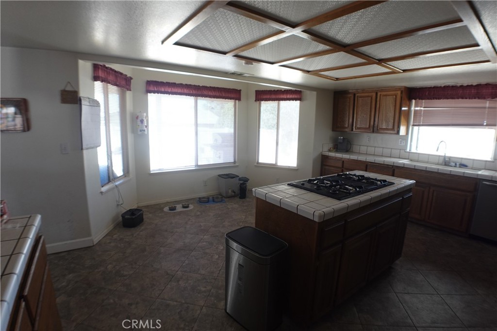 18296 Fairburn Property Photo 24