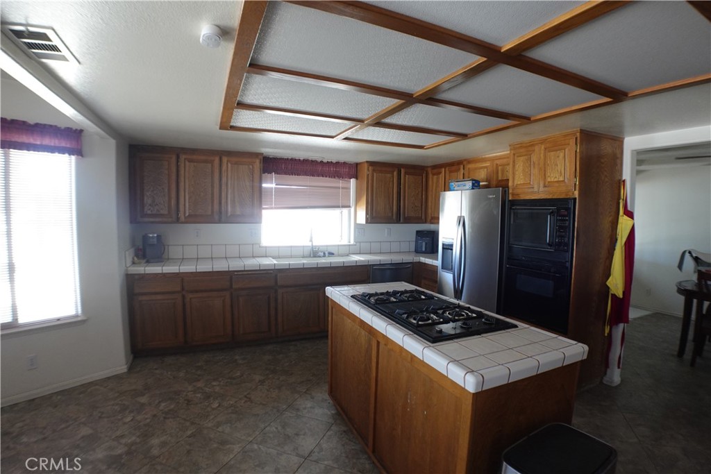 18296 Fairburn Property Photo 26