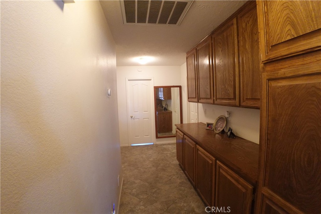 18296 Fairburn Property Photo 32