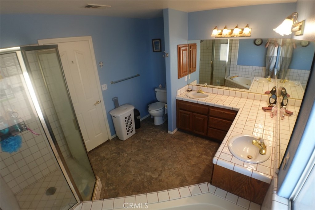 18296 Fairburn Property Photo 35