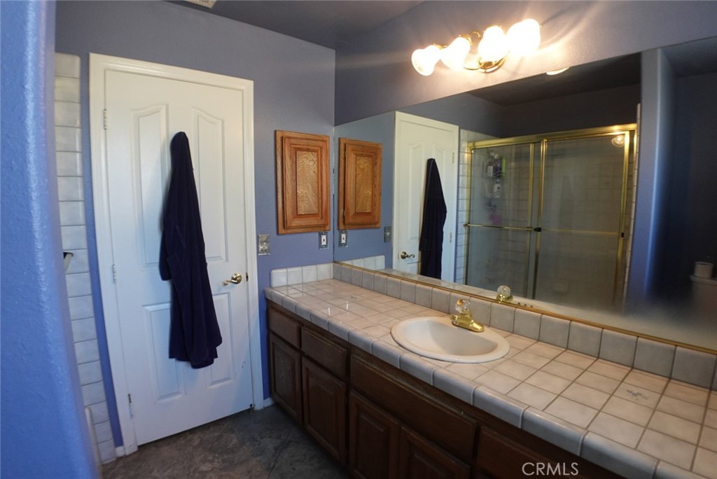 18296 Fairburn Property Photo 37