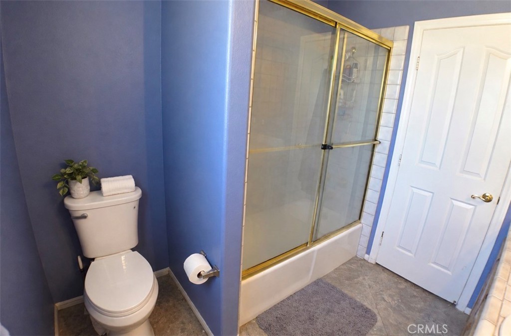 18296 Fairburn Property Photo 40