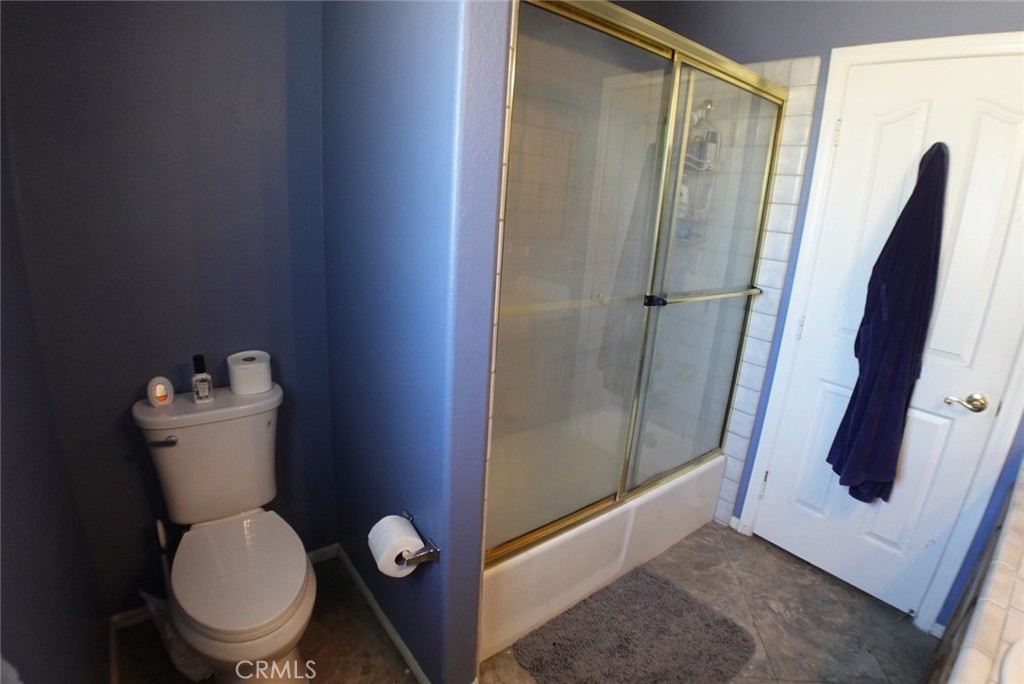 18296 Fairburn Property Photo 45