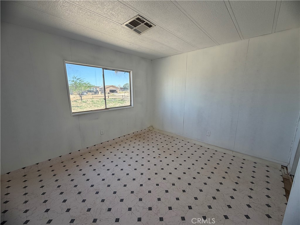 33803 Suffoch Property Photo 15