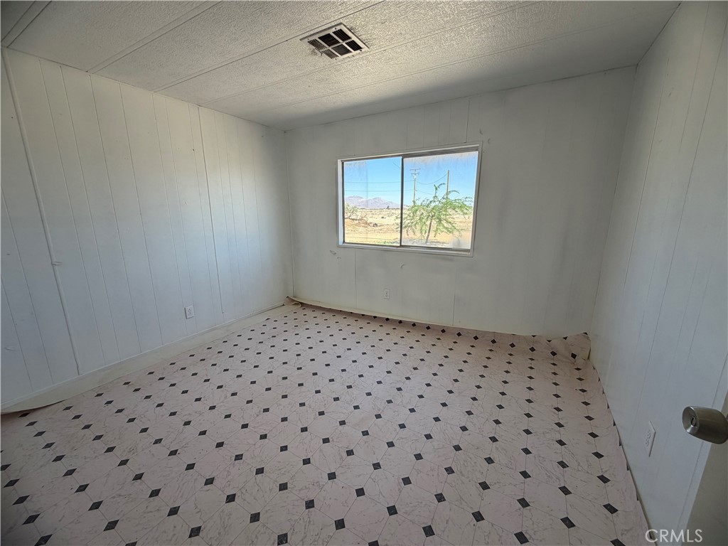33803 Suffoch Property Photo 17