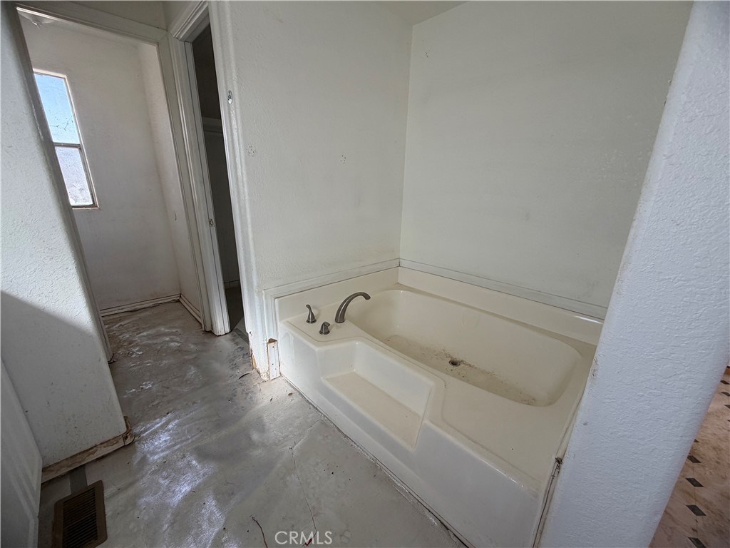 33803 Suffoch Property Photo 22