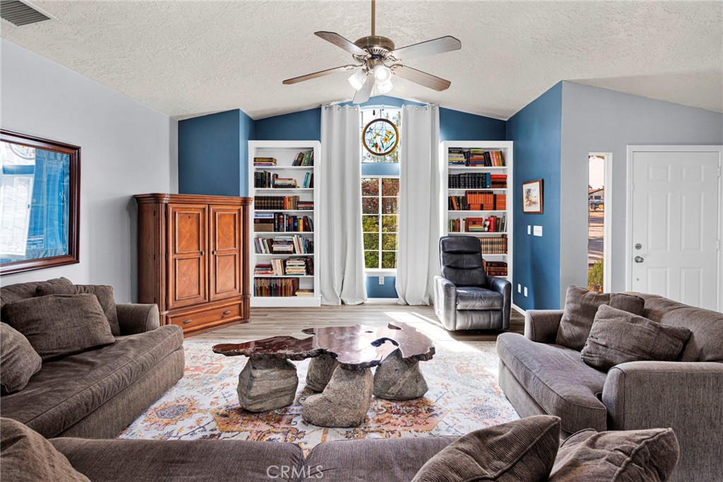 8951 Avocado Property Photo 6
