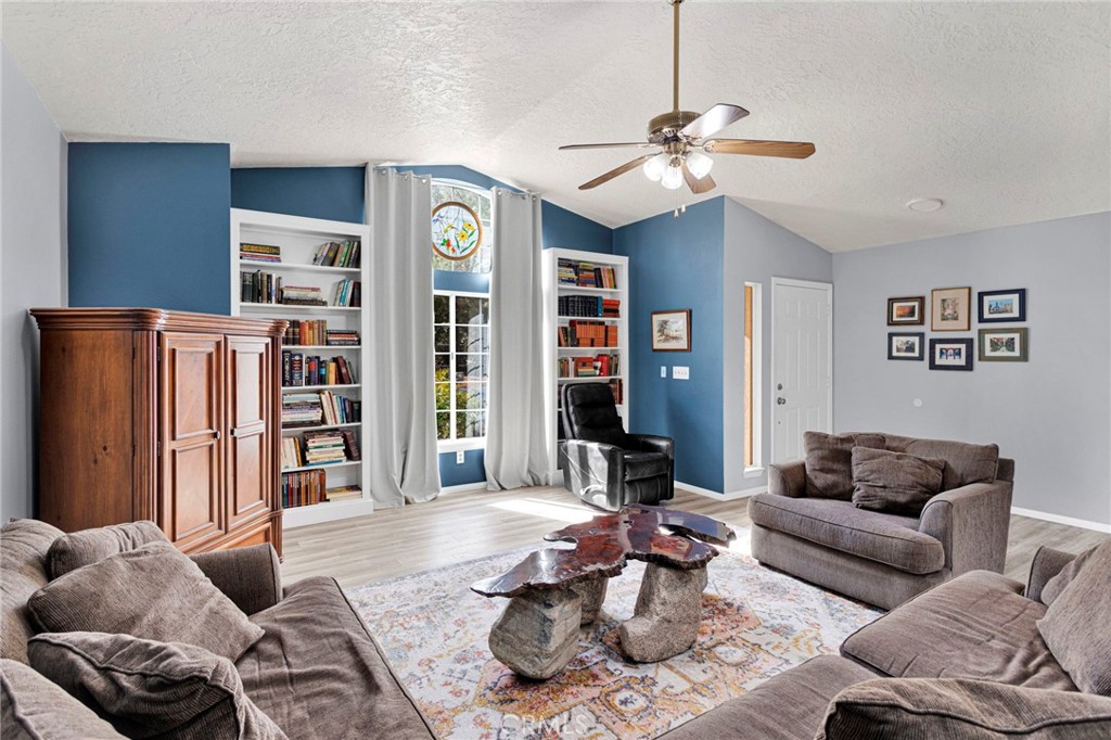 8951 Avocado Property Photo 7