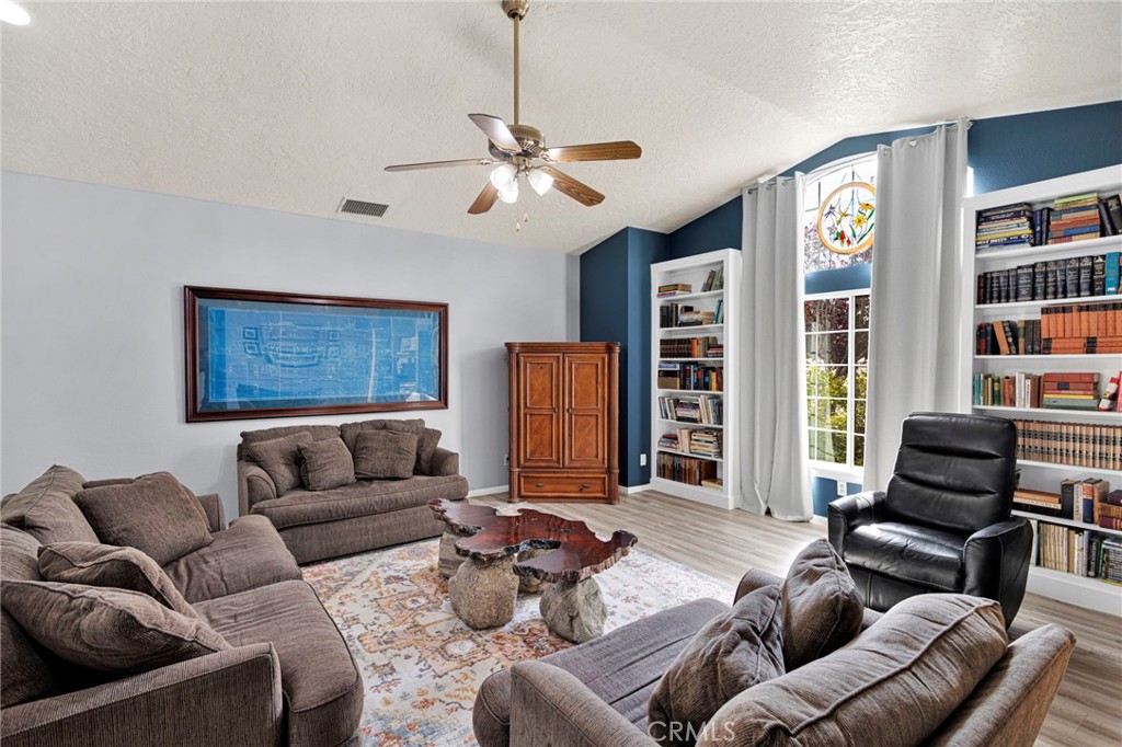 8951 Avocado Property Photo 9
