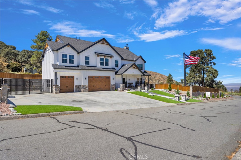 5548 Locarno Property Photo 6