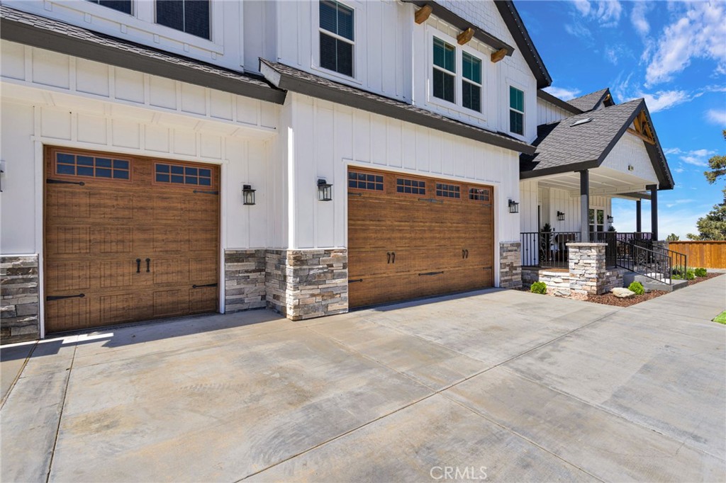 5548 Locarno Property Photo 8