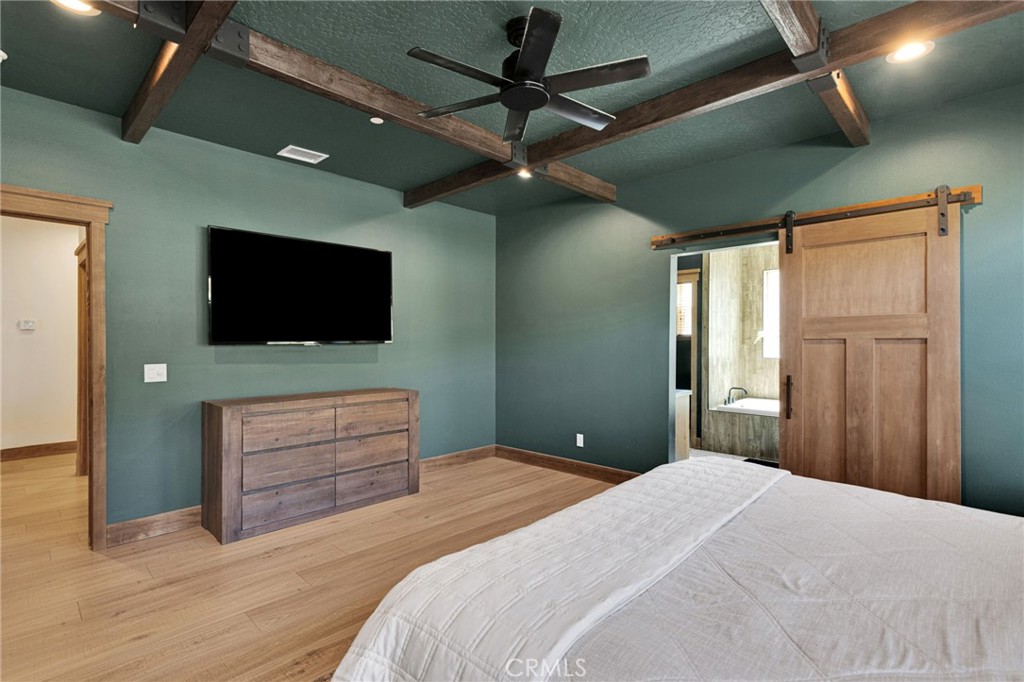 5548 Locarno Property Photo 22