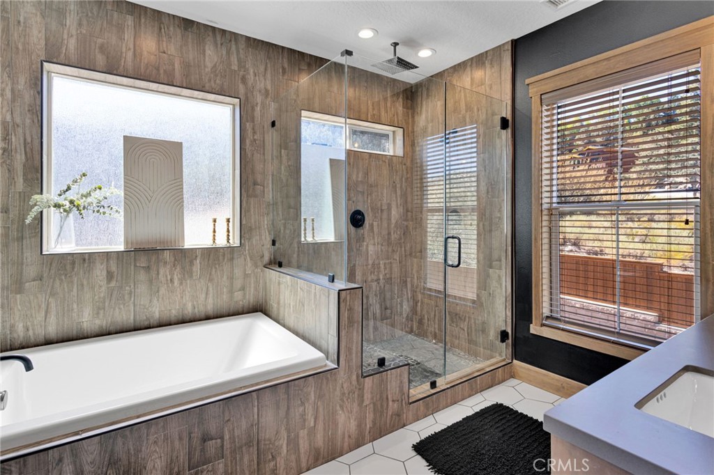 5548 Locarno Property Photo 24