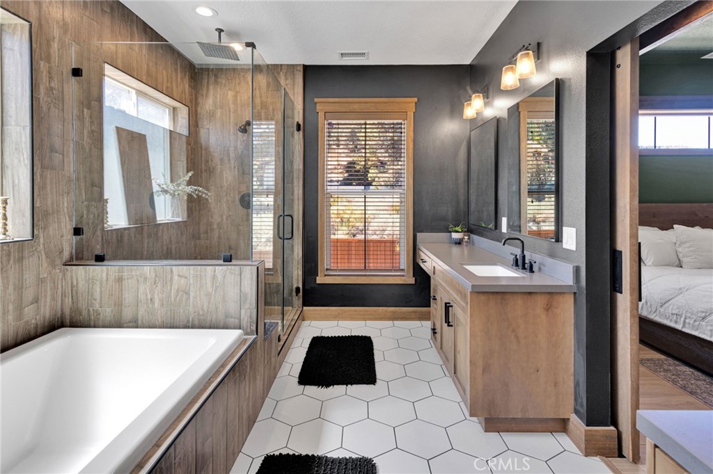 5548 Locarno Property Photo 25