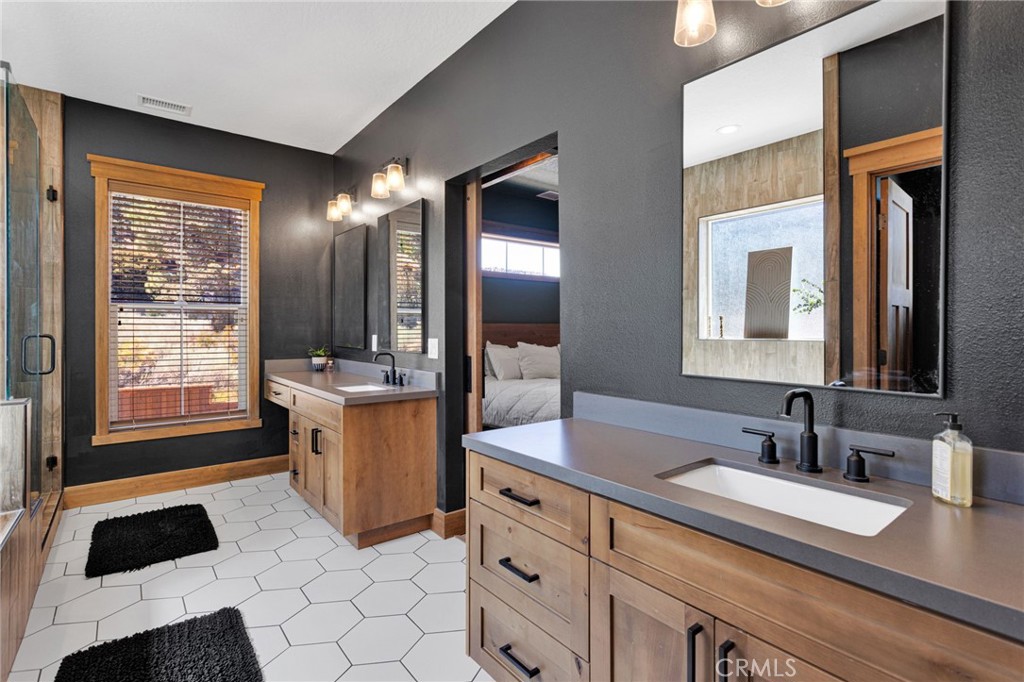 5548 Locarno Property Photo 27