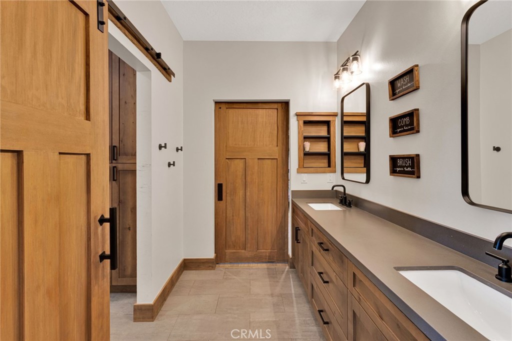 5548 Locarno Property Photo 29