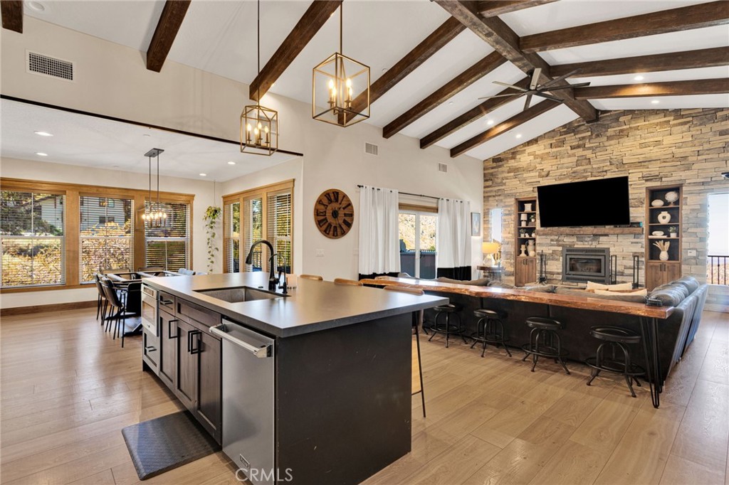 5548 Locarno Property Photo 31