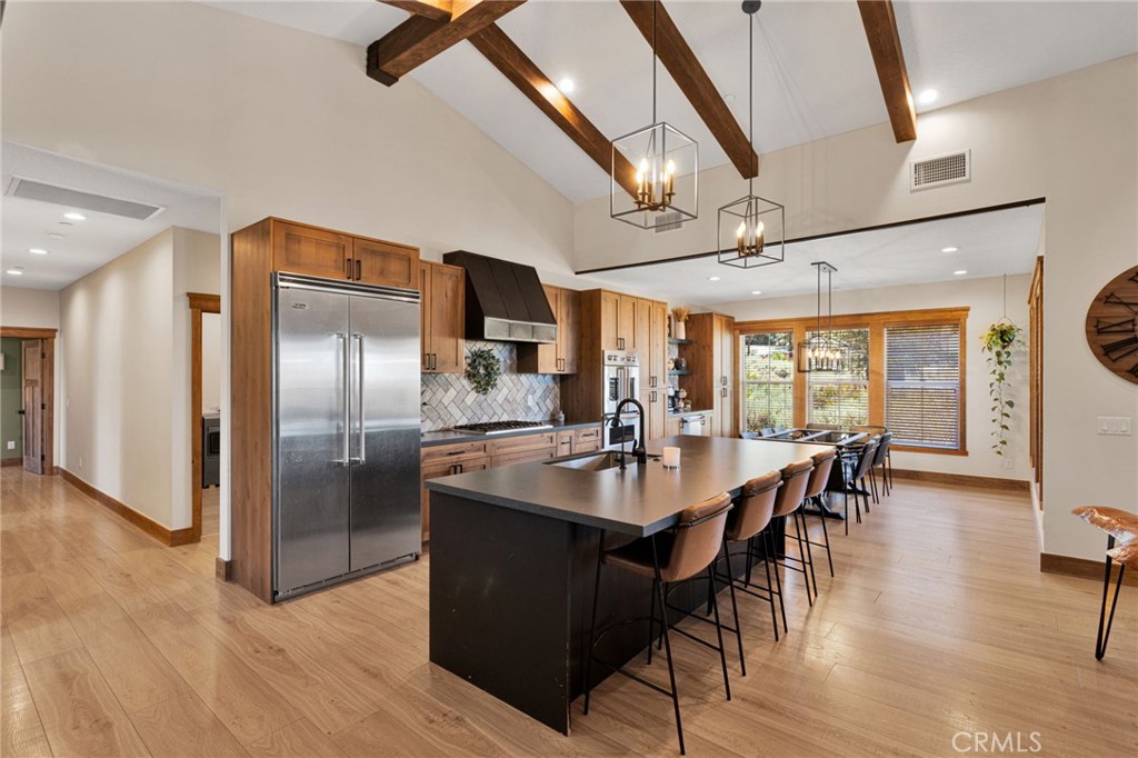 5548 Locarno Property Photo 32