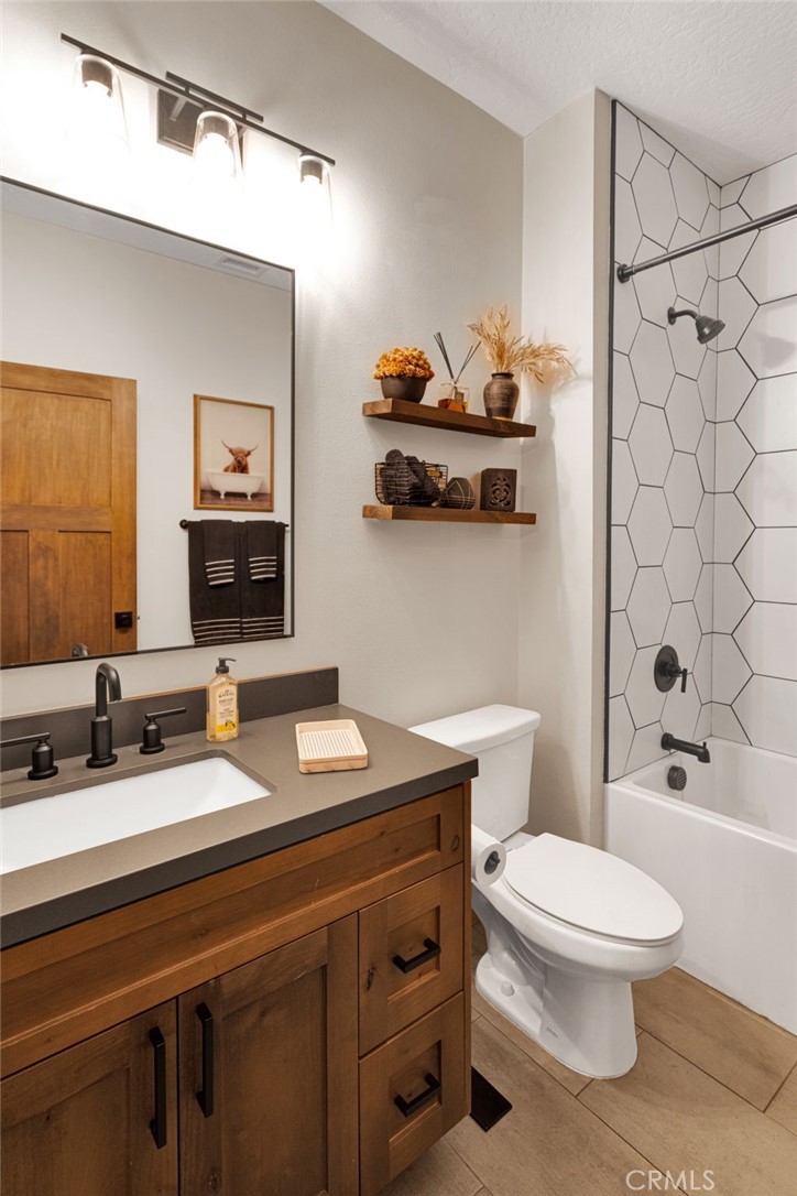 5548 Locarno Property Photo 43