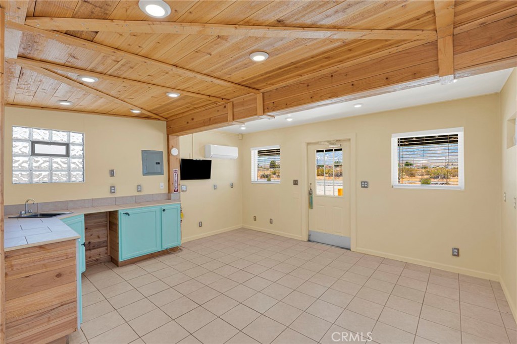 32838 Old Woman Springs Property Photo 6